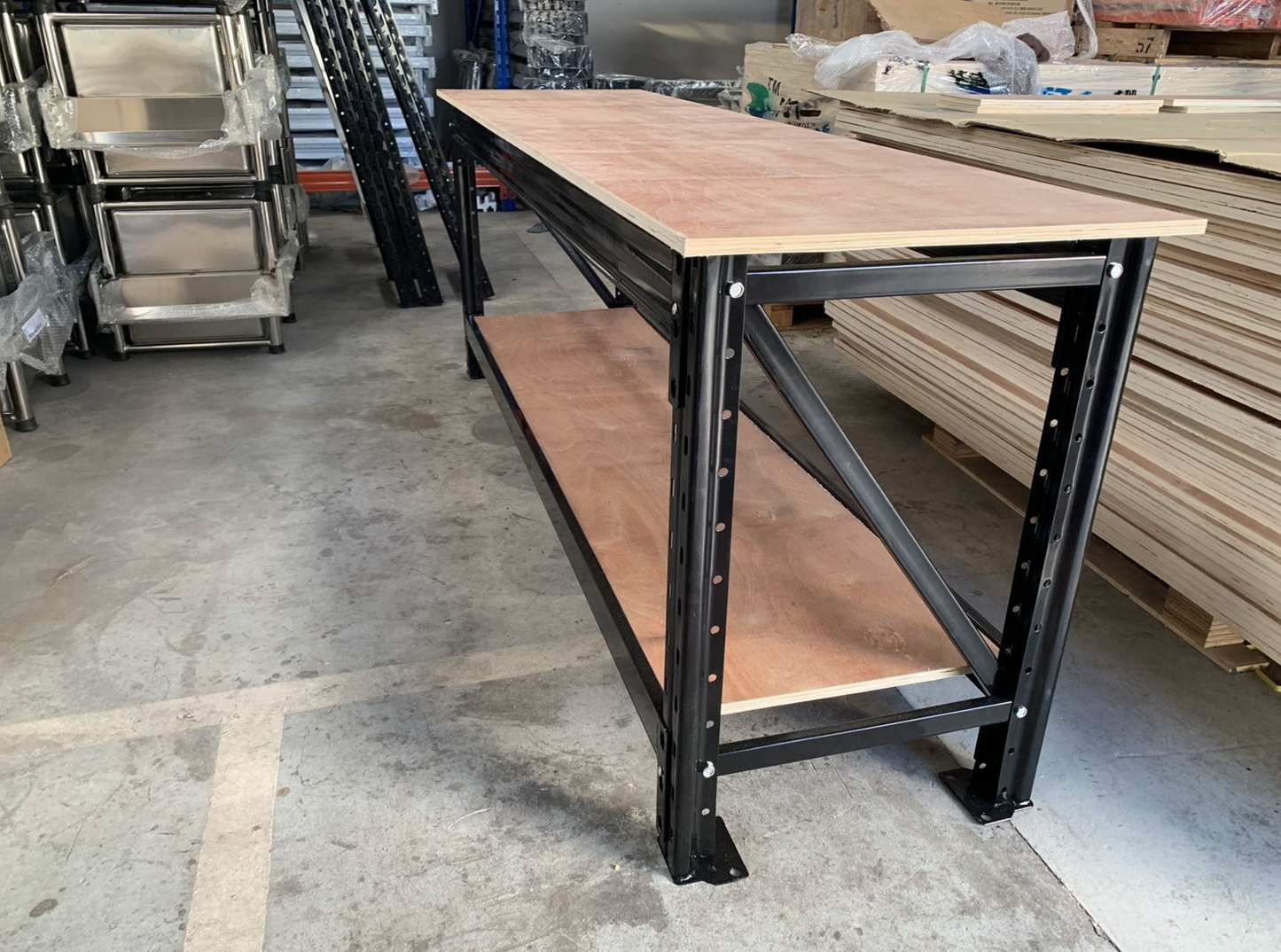 Heavy duty workbench 1000kg carry capacity with 18mm MDF